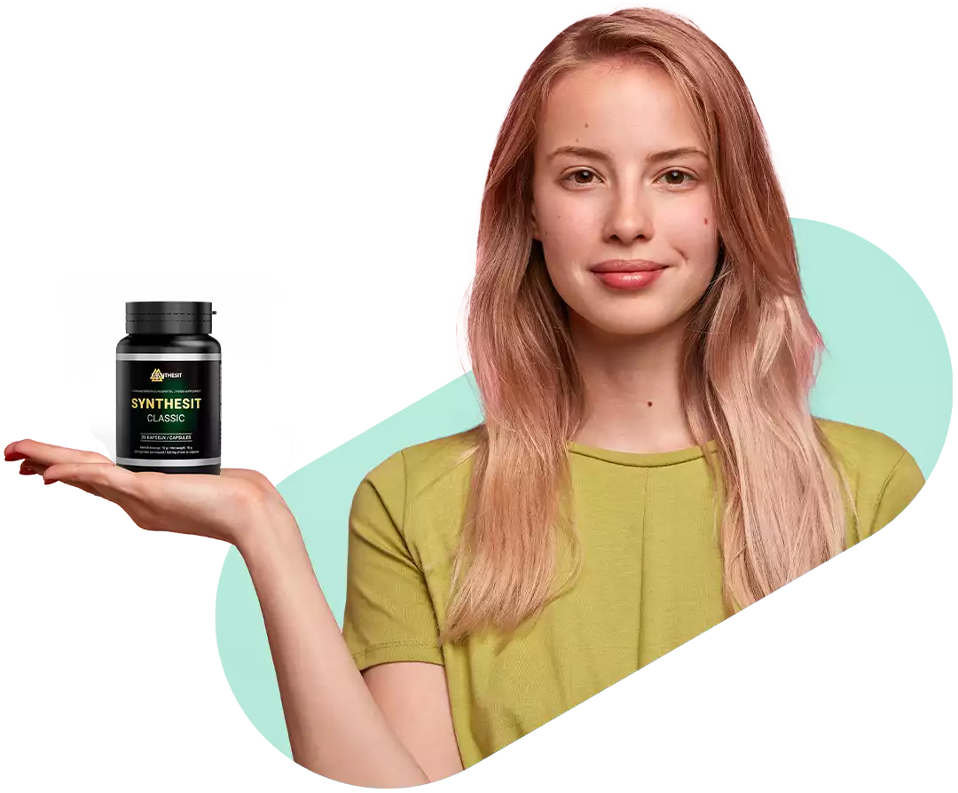 Woman with product Synthesit Classic on her hand